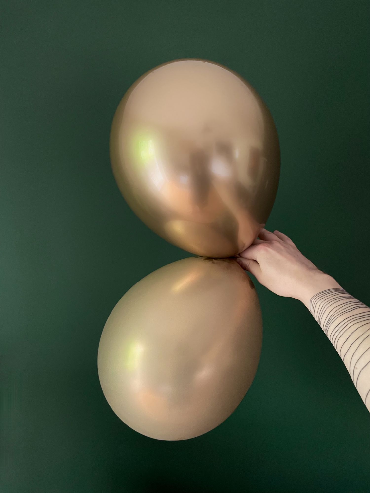 Der Unterschied bei Metallic Ballons mit und ohne Ballonglanz nach ein paar Stunden